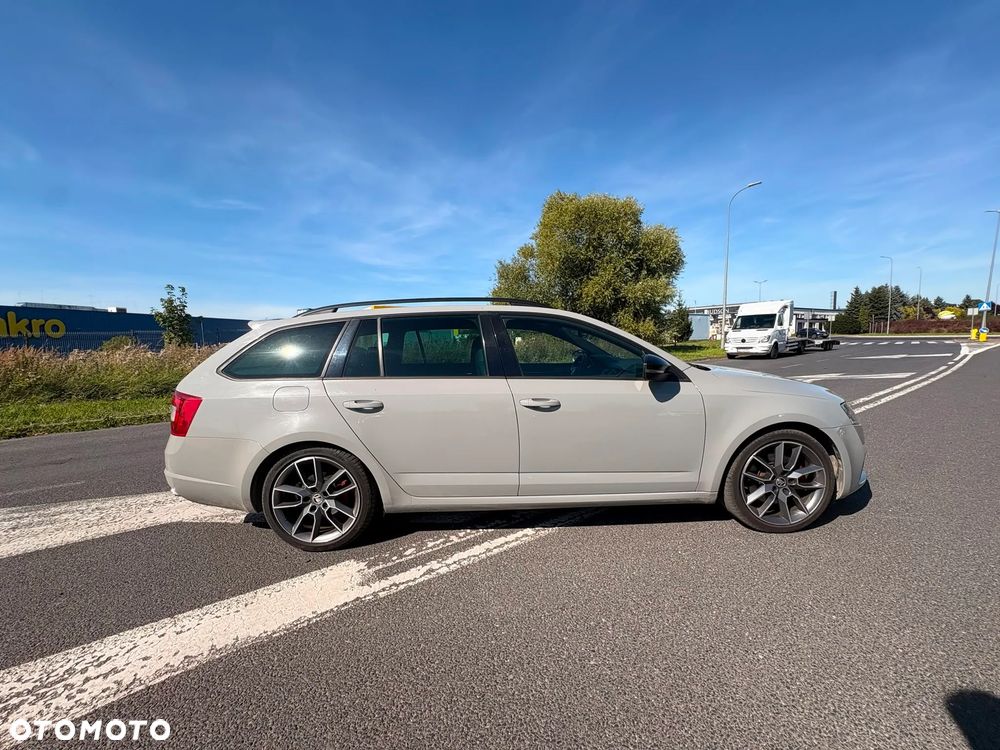 Skoda Octavia 2.0 TDI DSG RS - 3