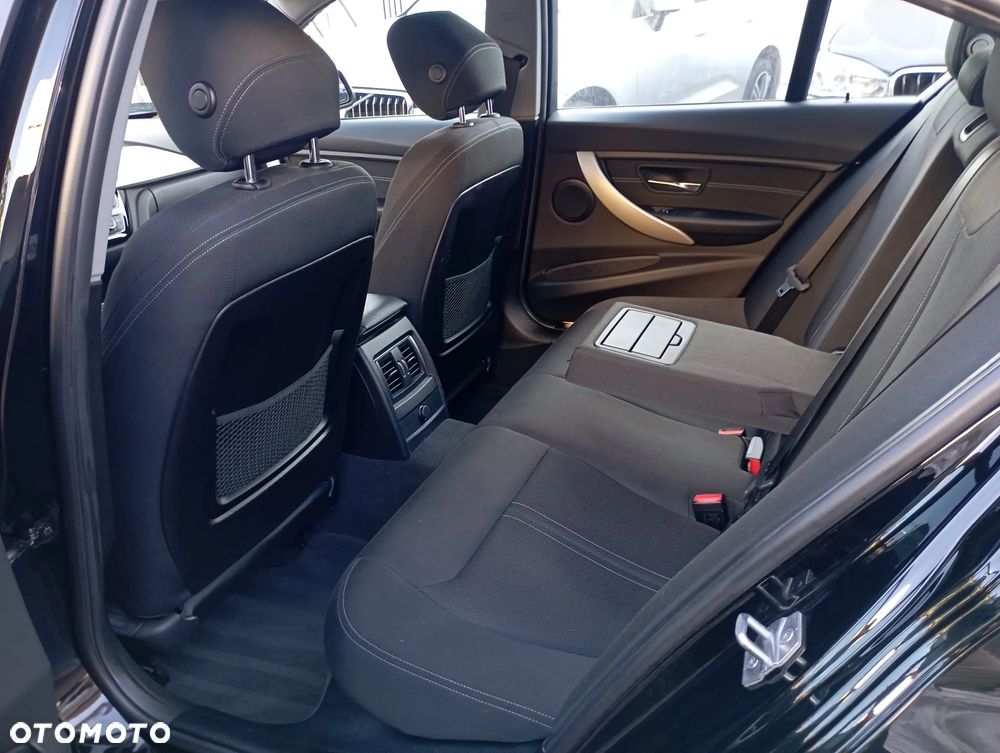 BMW Seria 3 318i - 11