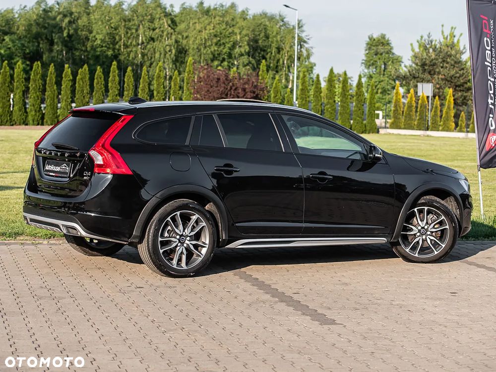 Volvo V60 Cross Country - 33
