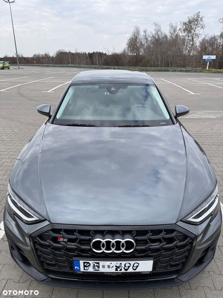 Audi S8 - 2