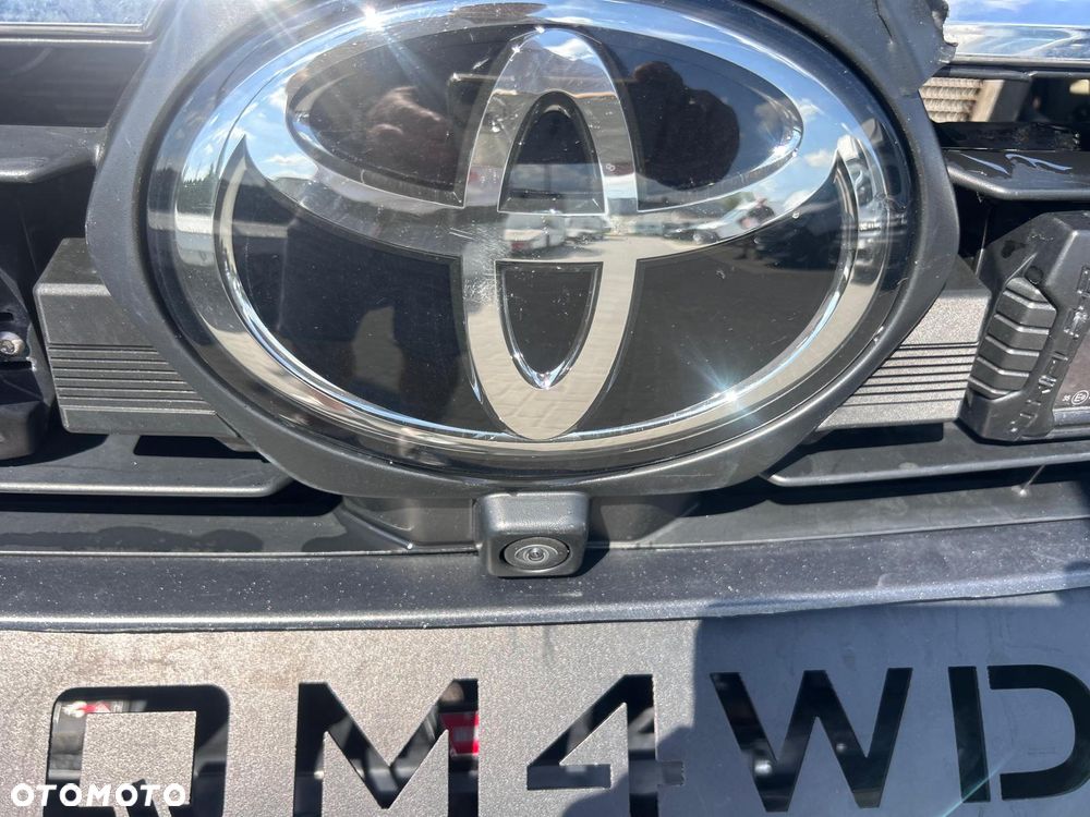 Toyota Hilux 2.8 D-4D Double Cab Invincible Sport 4x4 - 12
