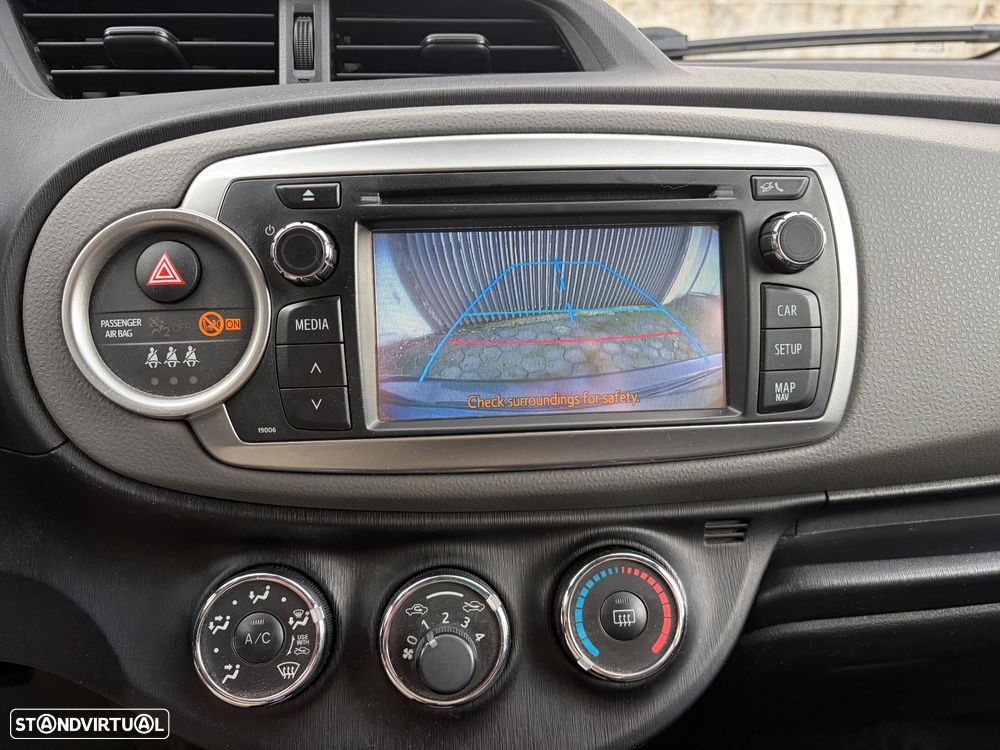 Toyota Yaris 1.4 D-4D Comfort+Navi - 19