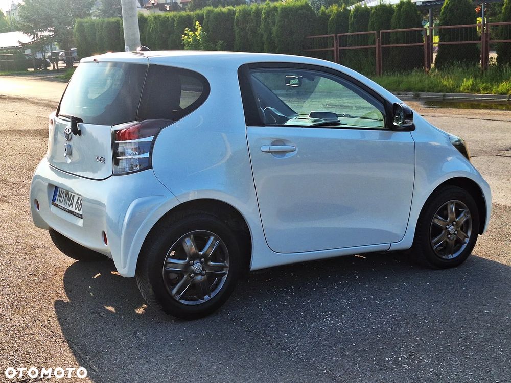 Toyota iQ 1.0 + - 22
