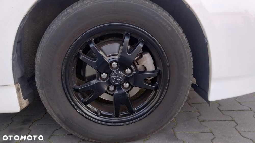 Toyota Prius 1.8 HSD Sol - 4