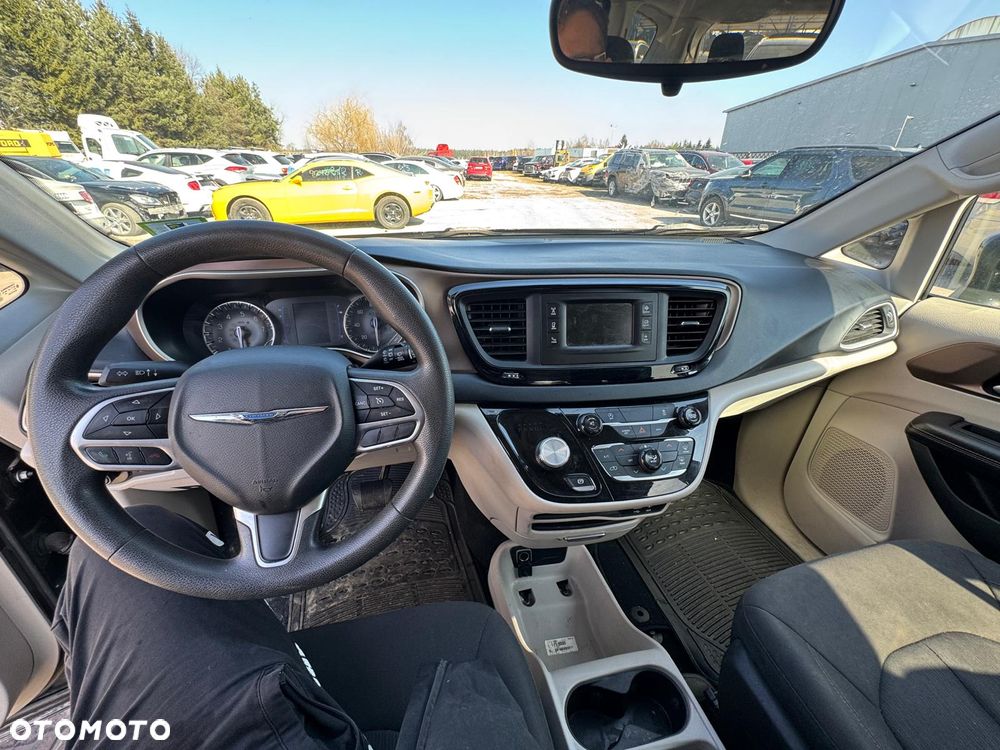 Chrysler Pacifica - 13
