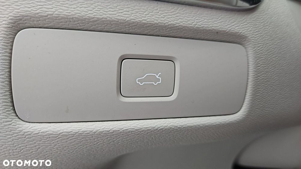 Volvo XC 60 B4 B Plus Dark - 17