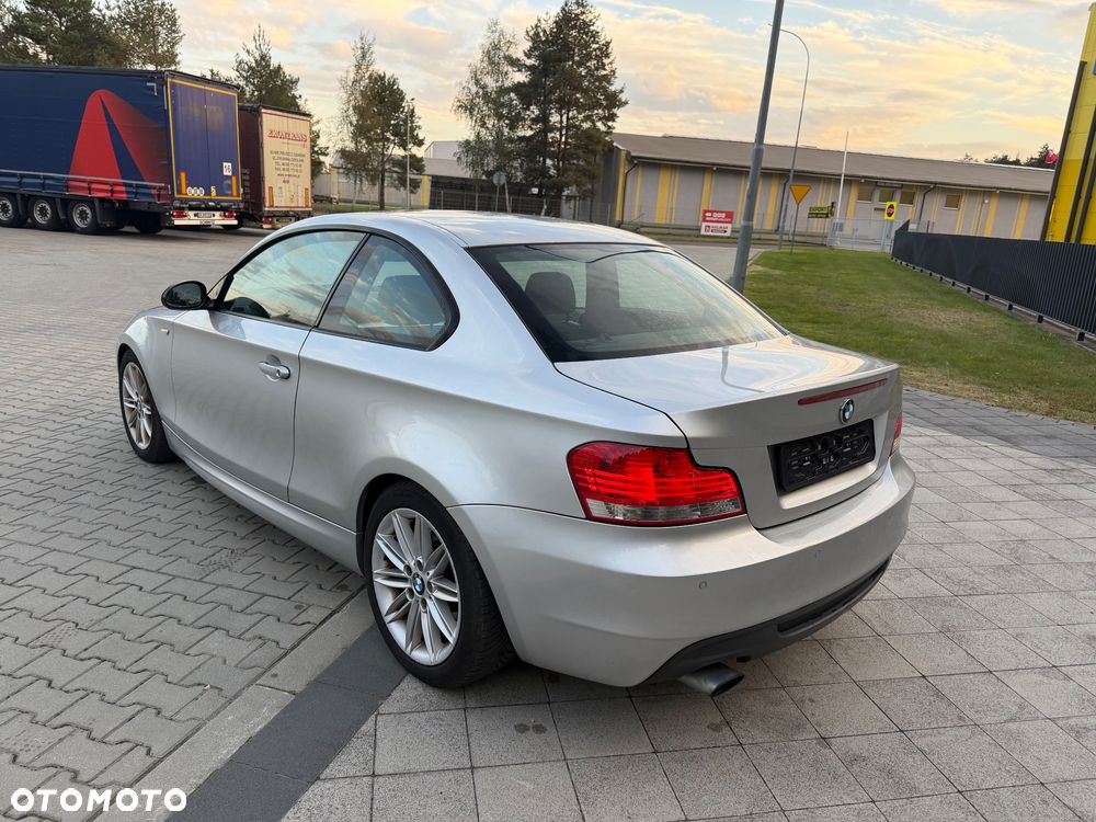 BMW 1 Series 2009 photo 3