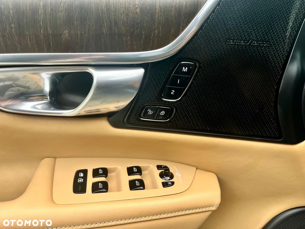 Volvo V90 T6 AWD Plug-In Hybrid Plus Bright - 31