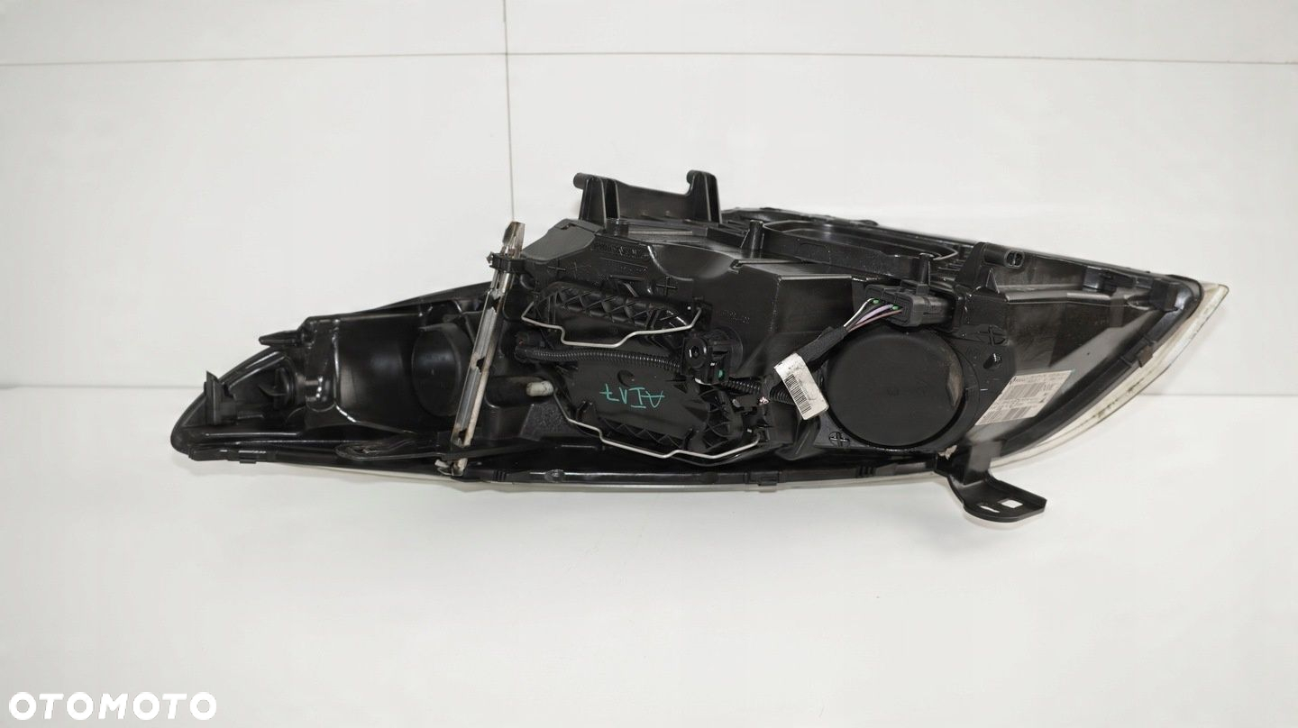 LAMPA PRAWY PRZÓD PRZEDNIA RENAULT MEGANE III 08-12R - 10