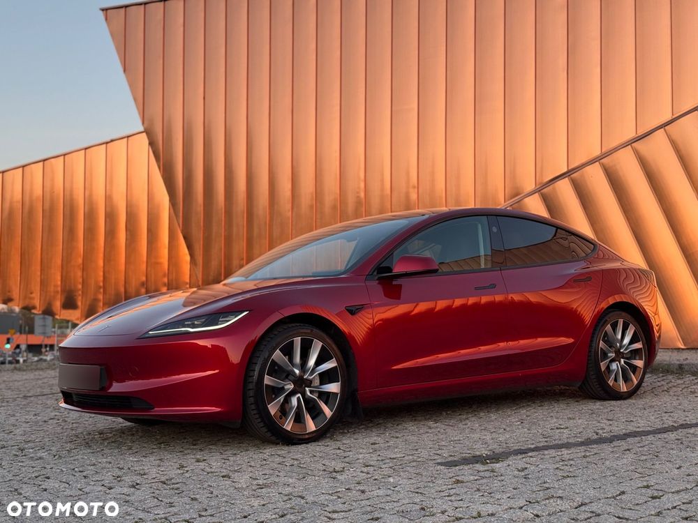 Tesla Model 3 - 3