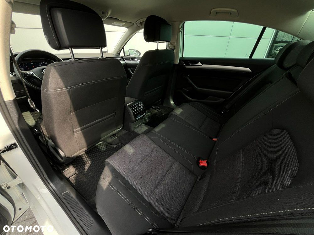Volkswagen Passat - 30