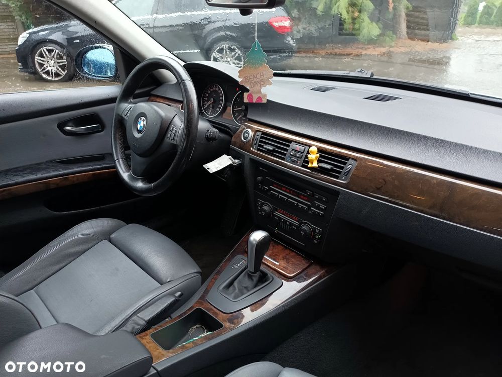 BMW Seria 3 330i - 29