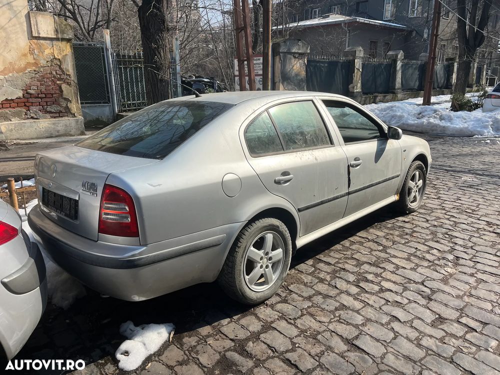 Dezmembrez Skoda Octavia 1 tour   gri argintiu 2003 1,6 benzina - 3