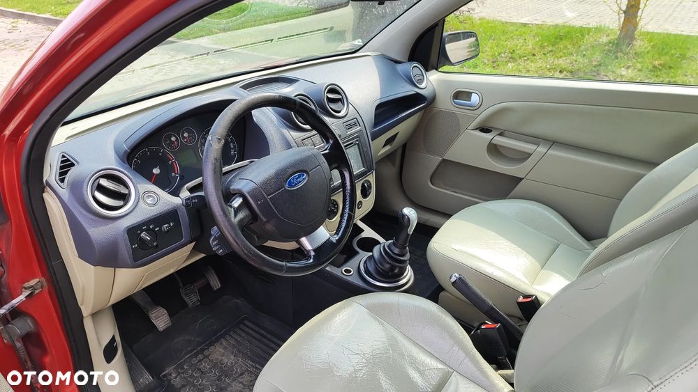 Ford Fiesta 1.6 TDCi Ghia - 9