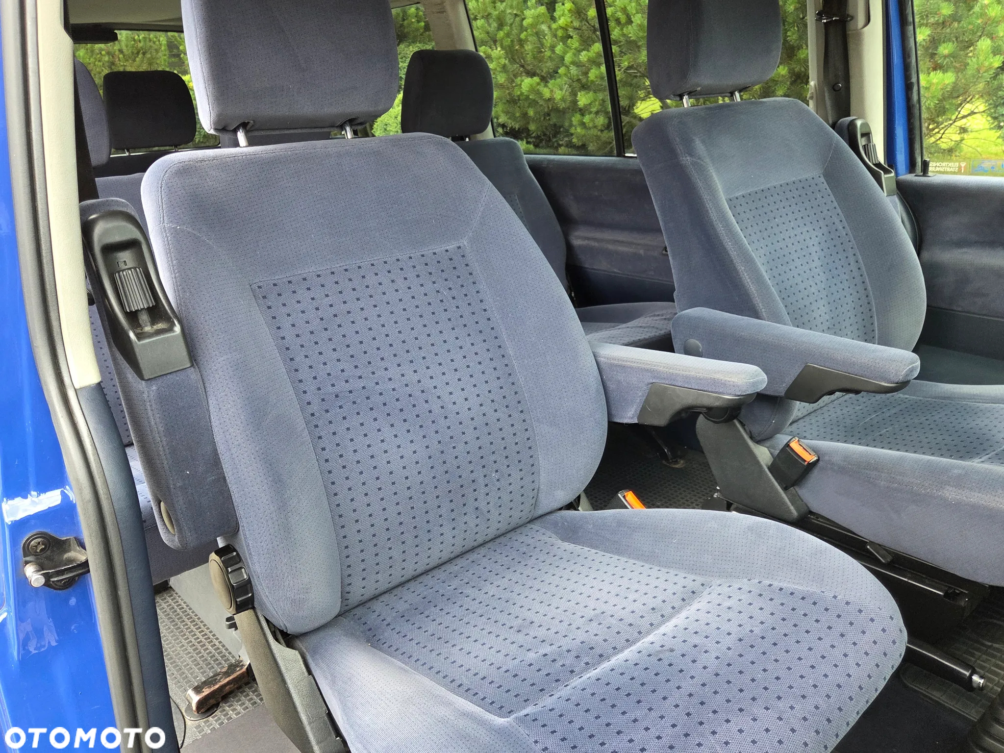 Volkswagen Caravelle - 18