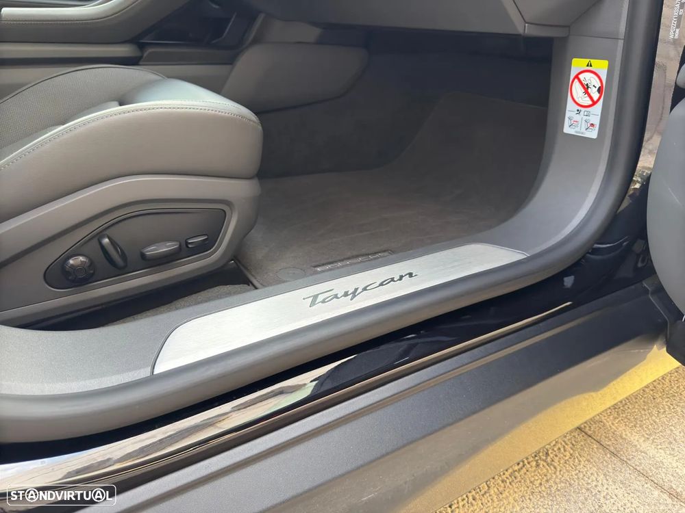 Porsche Taycan Sport Turismo Standard - 32