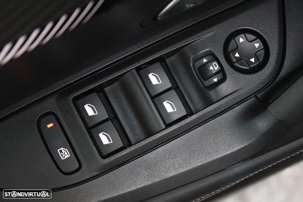 Peugeot 2008 1.2 PureTech Allure - 19