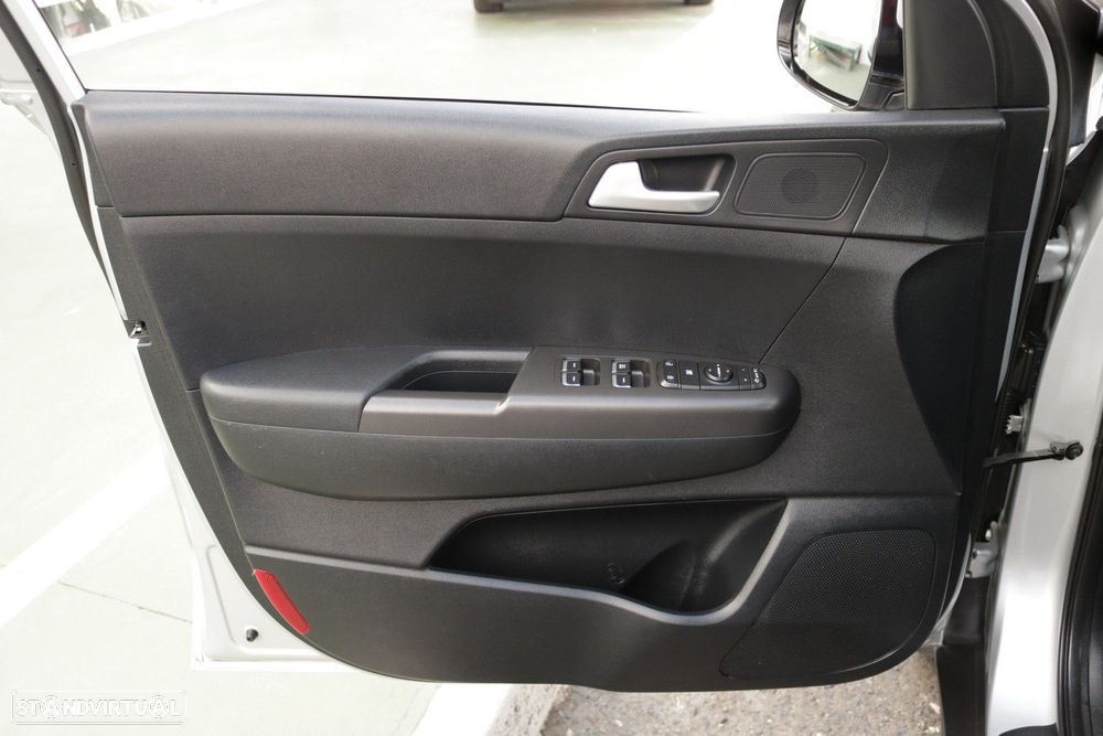 Kia Sportage 1.6 CRDi ISG MHEV Urban - 28