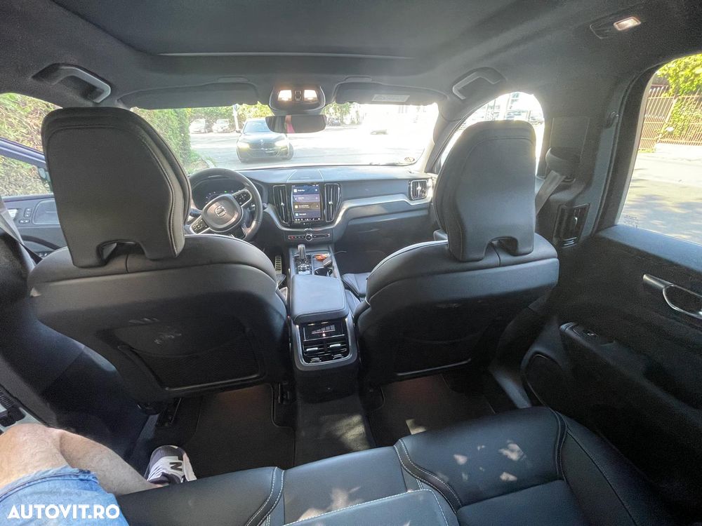 Volvo XC 60 B4 MHEV AT8 FWD R-Design - 10