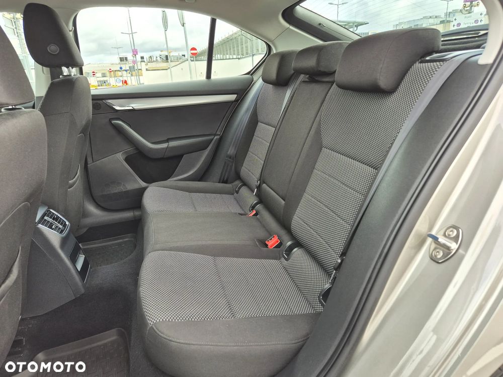 Skoda Octavia 1.4 TSI Ambition - 32