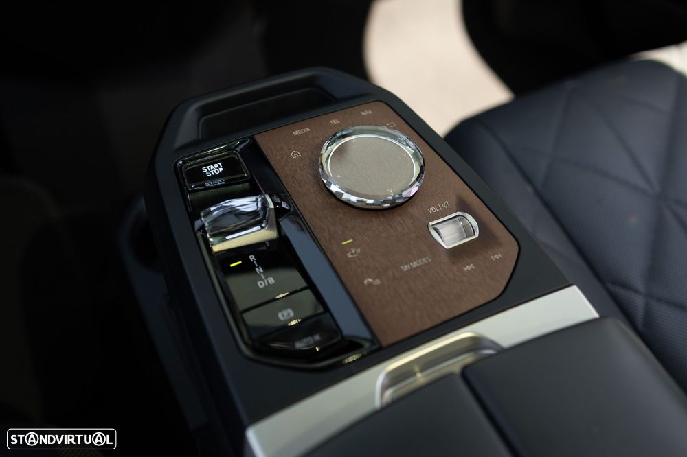 BMW iX xDrive 40 Pack Desportivo - 20