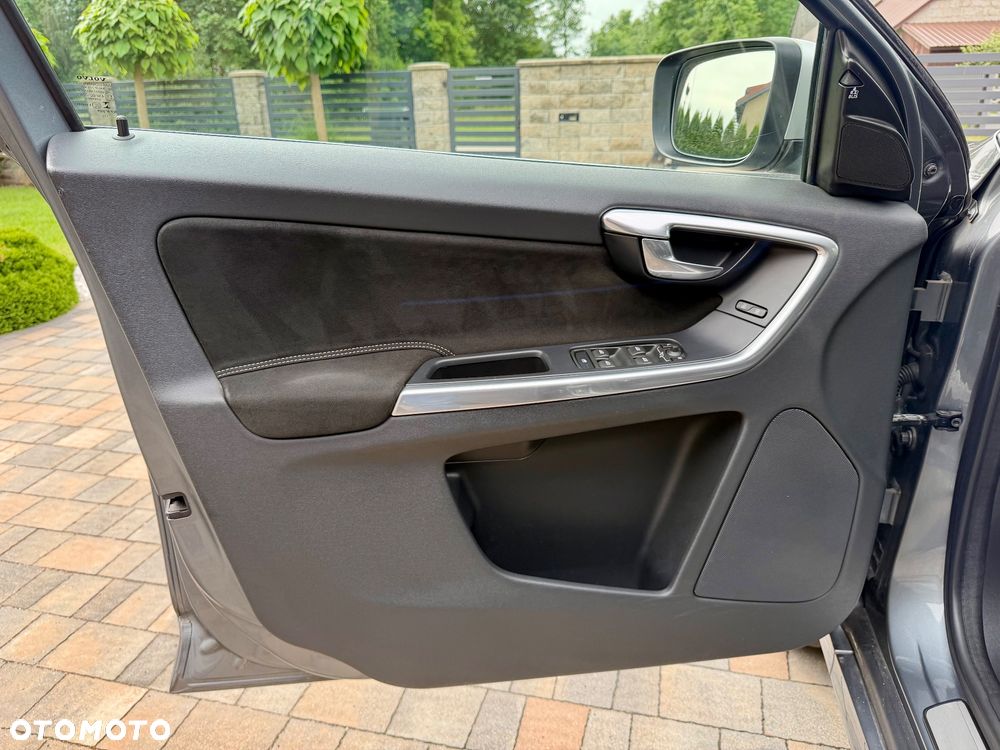Volvo XC 60 D4 Drive-E R-Design Momentum - 15