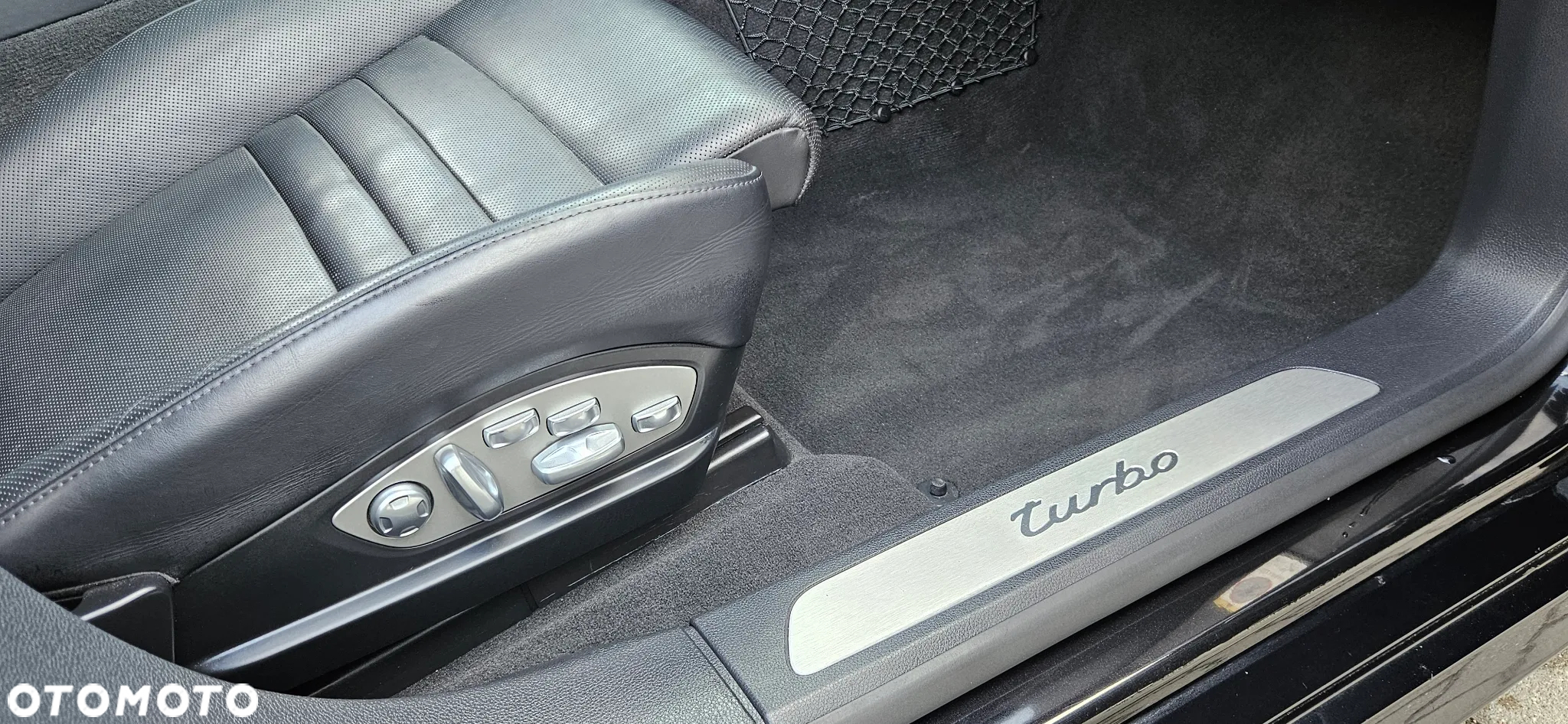 Porsche Panamera Turbo PDK - 20