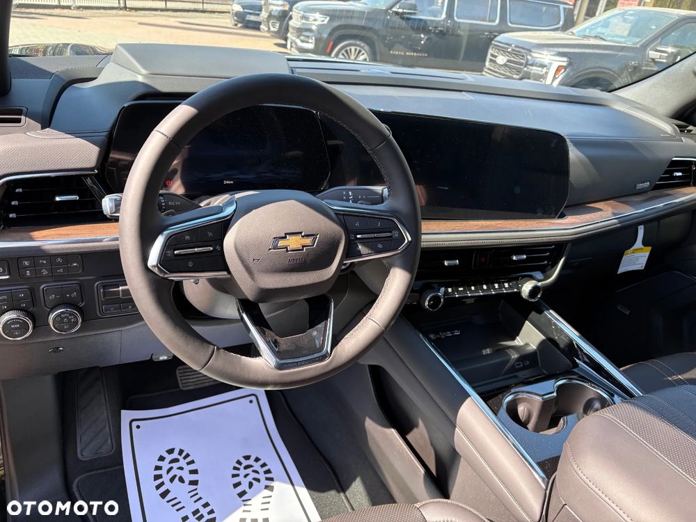 Chevrolet Suburban - 16