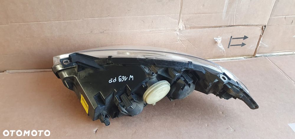 Lampa prawy przód przednia prawa Mercedes A-Klasa W169 A1698200261 - 6