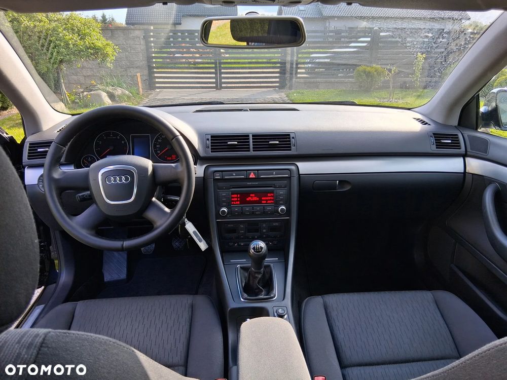 Audi A4 Limousine - 4