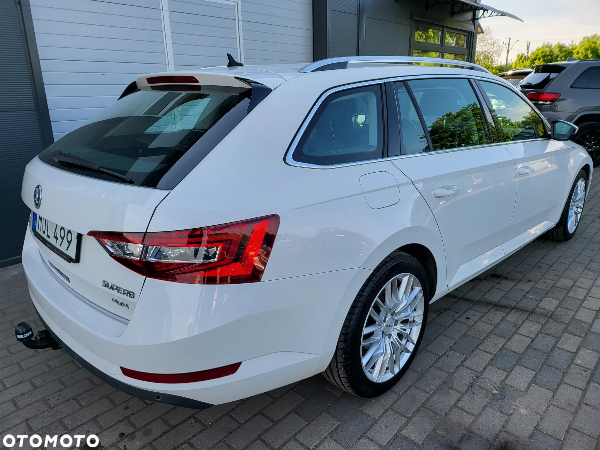 Skoda Superb Combi 2.0 TDI DSG Ambition - 17