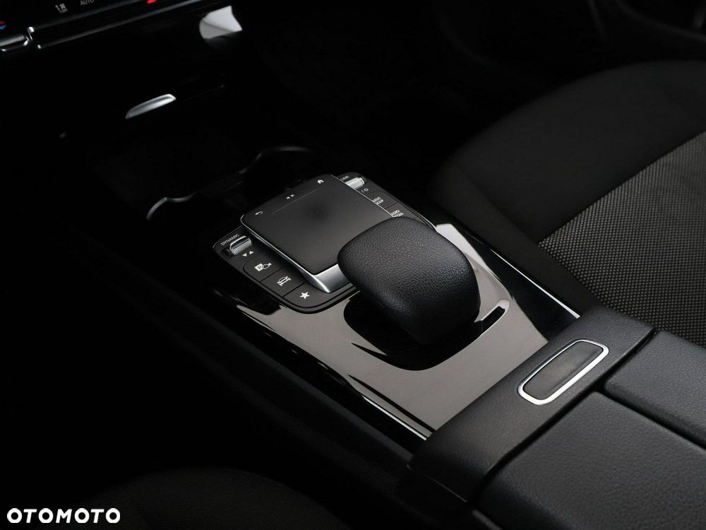 Mercedes-Benz CLA 200 d 8G-DCT - 30