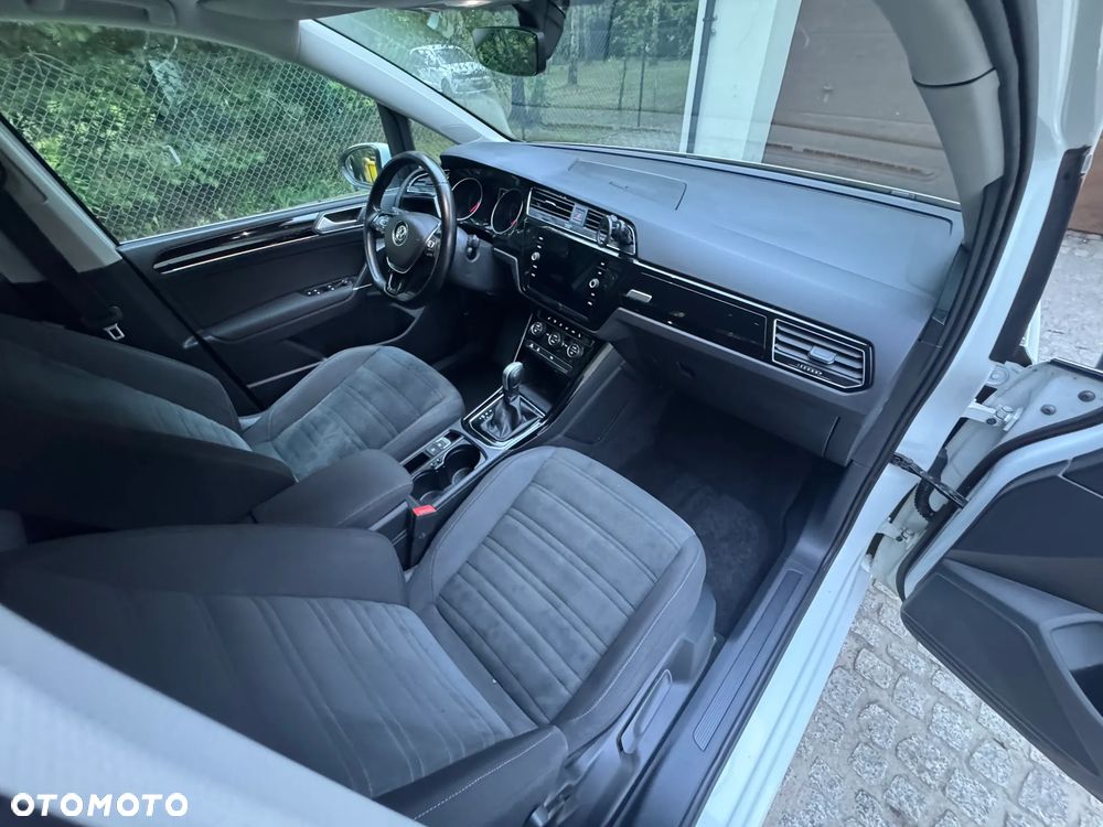 Volkswagen Touran - 10