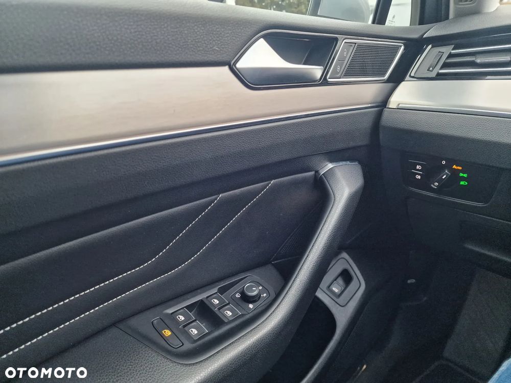 Volkswagen Passat 2.0 TDI SCR DSG Business - 19