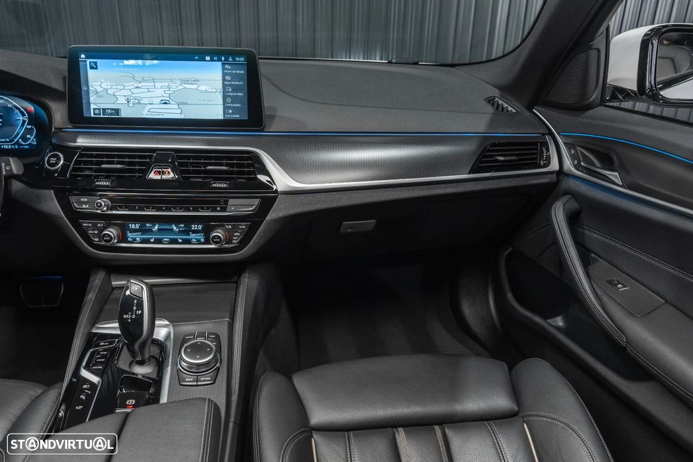 BMW 530 e Pack Desportivo M - 8
