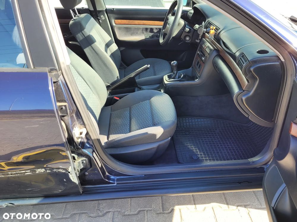 Audi A4 Limousine 1.8 - 25