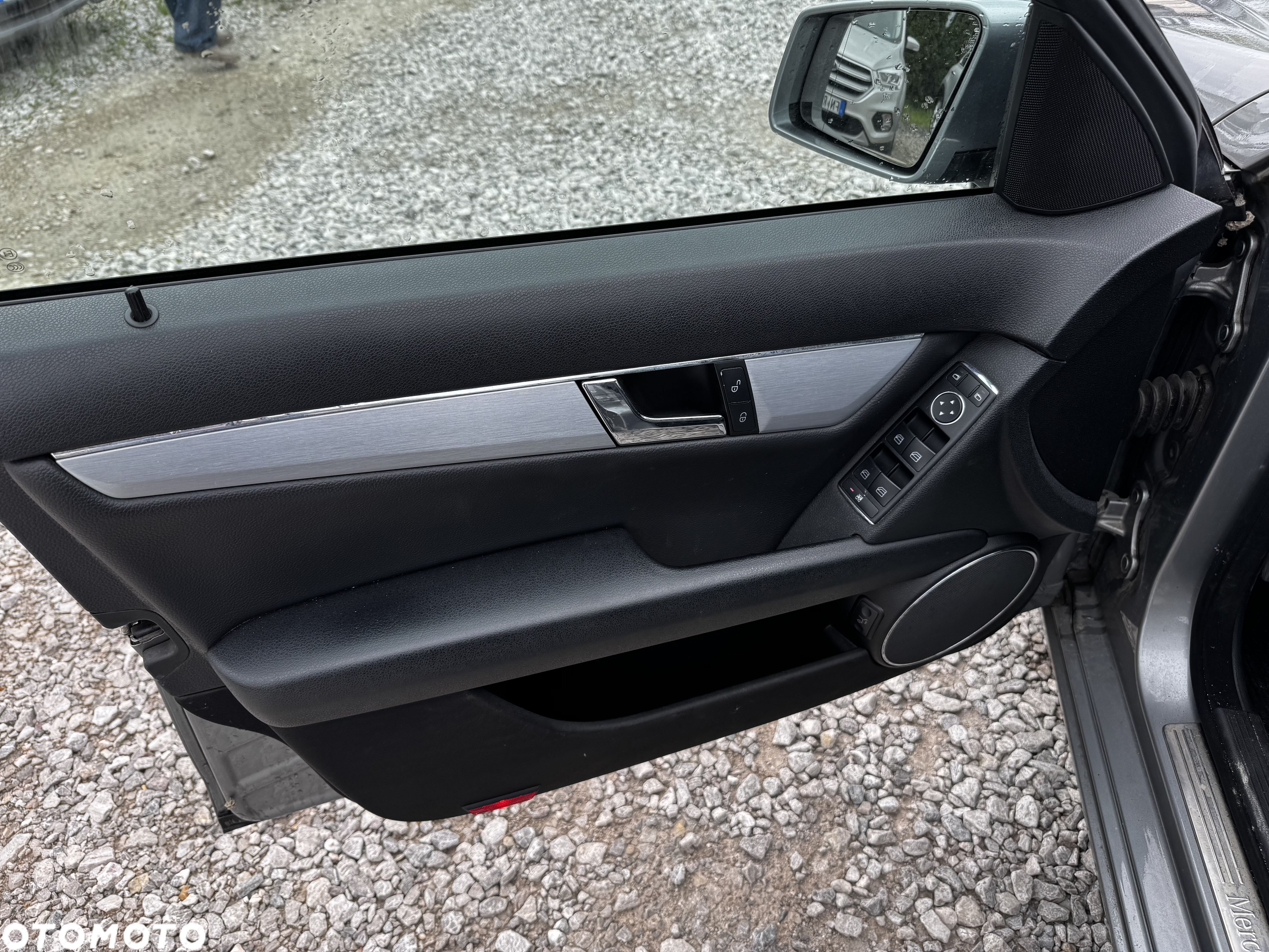 Mercedes-Benz Klasa C 250 CGI T Automatik BlueEFFICIENCY Avantgarde - 26
