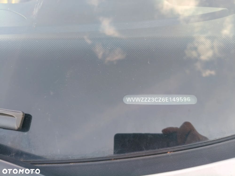 Volkswagen Passat 1.9 TDI Highline - 12