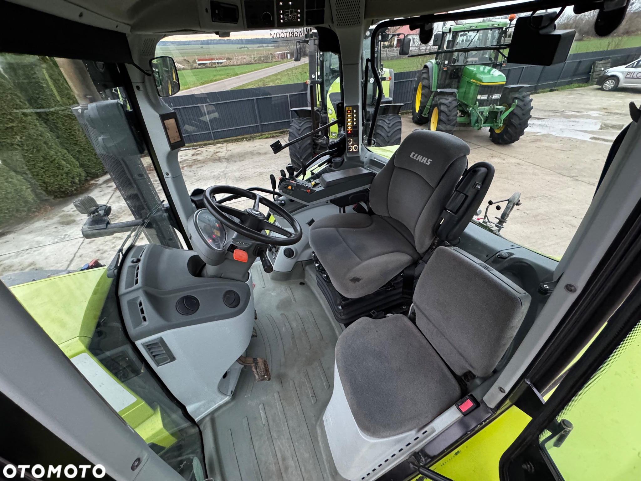 Claas Arion 640 - 16