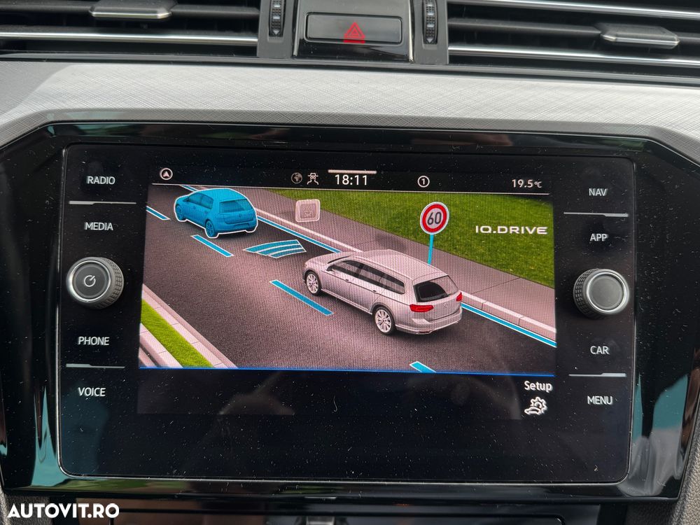 Volkswagen Passat 2.0 TDI DSG Comfortline - 27