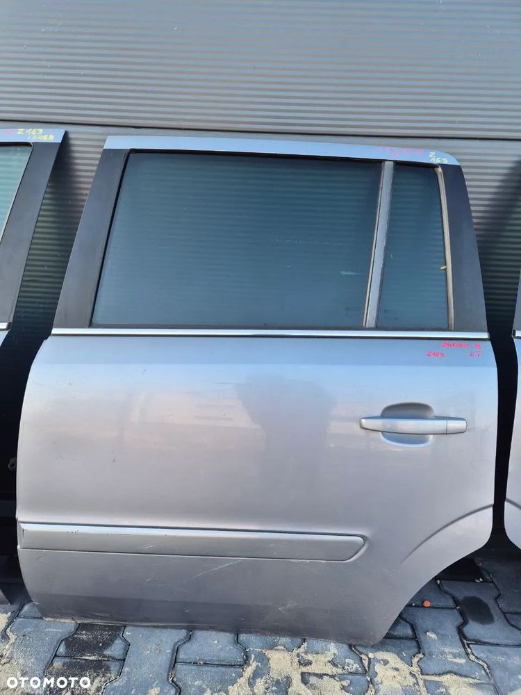 DRZWI KLAPA MASKA OPEL ZAFIRA II B - 35