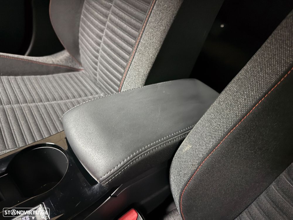 Peugeot e-2008 Allure - 11