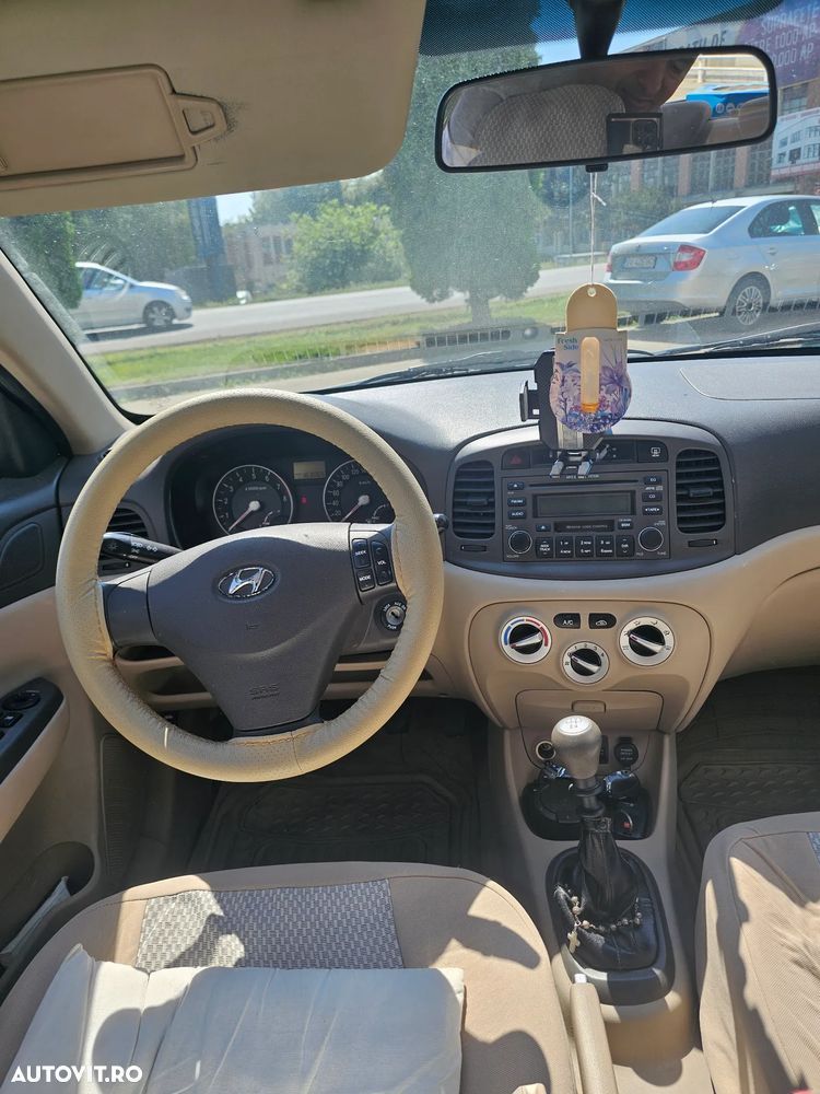 Hyundai Accent MC 1.4 DOHC GL A/C - 2