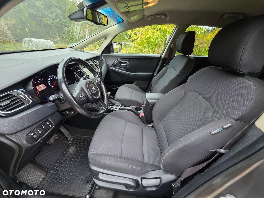 Kia Carens - 10