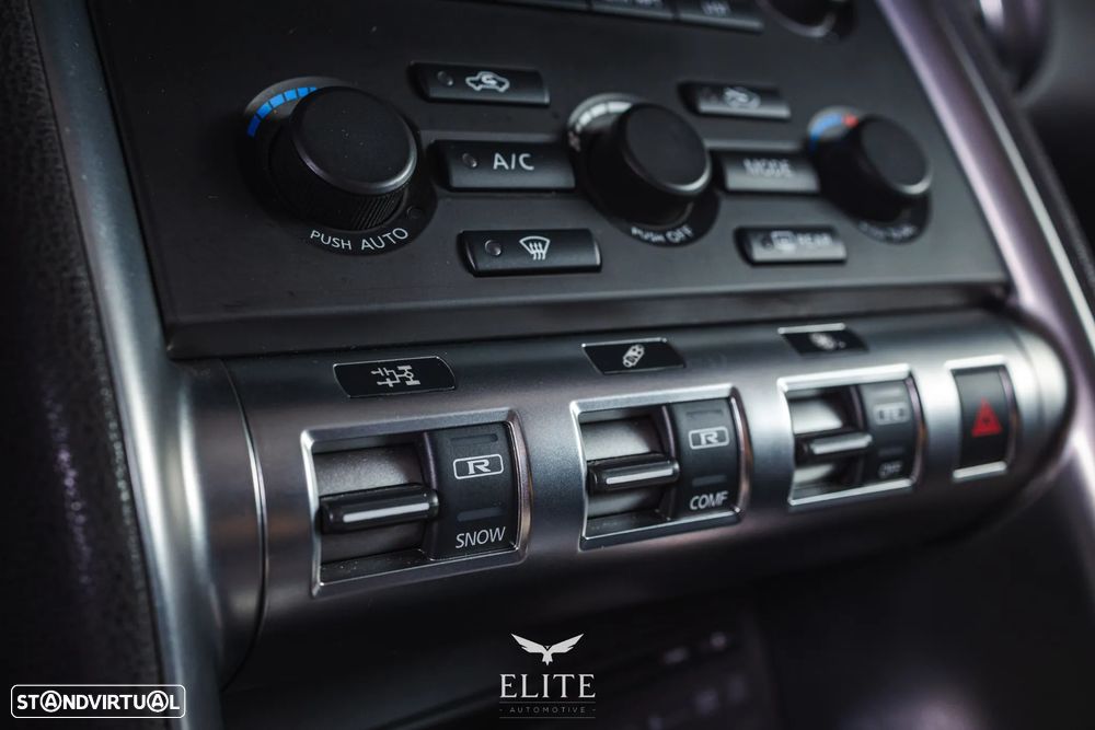 Nissan GT-R Premium Edition - 24