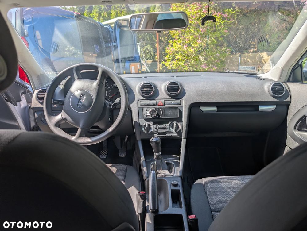 Audi A3 3-drzwiowe 1.6 Ambiente - 9