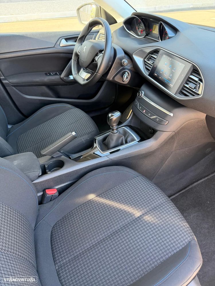 Peugeot 308 SW PureTech 110 Stop & Start Style - 11