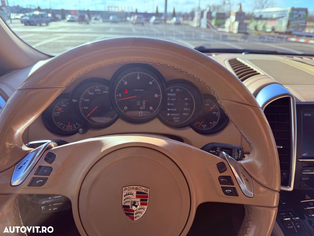 Porsche Cayenne 3.0 L V6 - 16