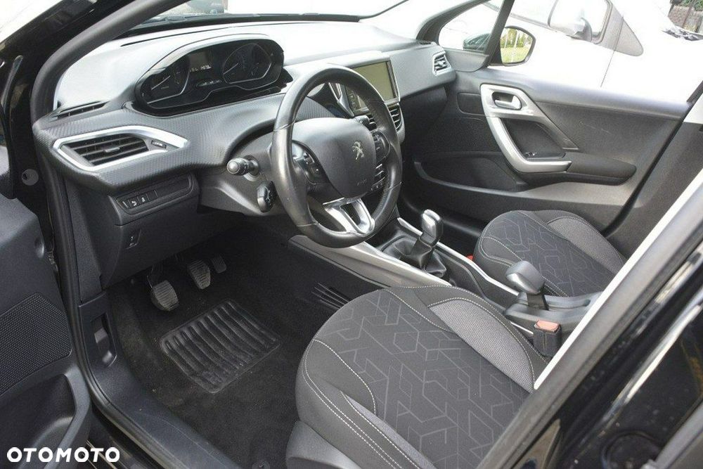 Peugeot 2008 1.2 Pure Tech Style EU6 - 16