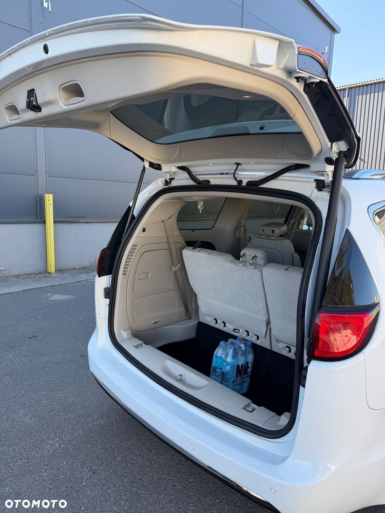 Chrysler Pacifica - 13